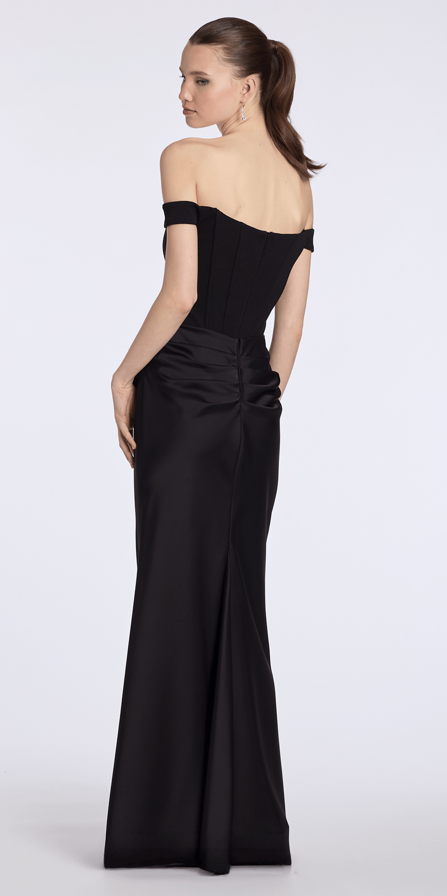 black/size/4/missy/Camille La Vie/ Crepe Off the Shoulder Corset Satin Column Dress/bacl