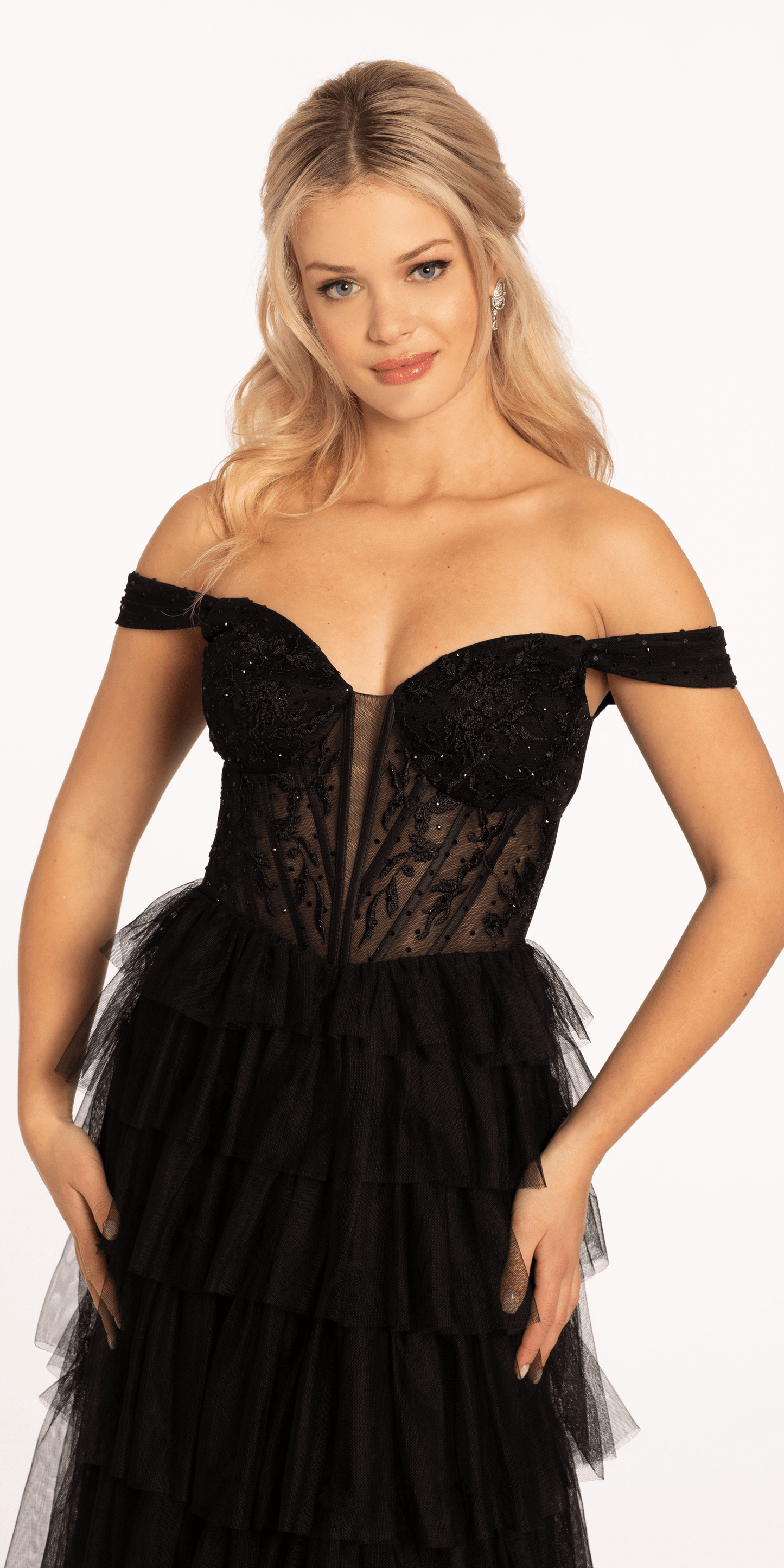 Camille La Vie /Sweetheart Off the Shoulder Tiered Mesh Ballgown /missy size/0/black/close up