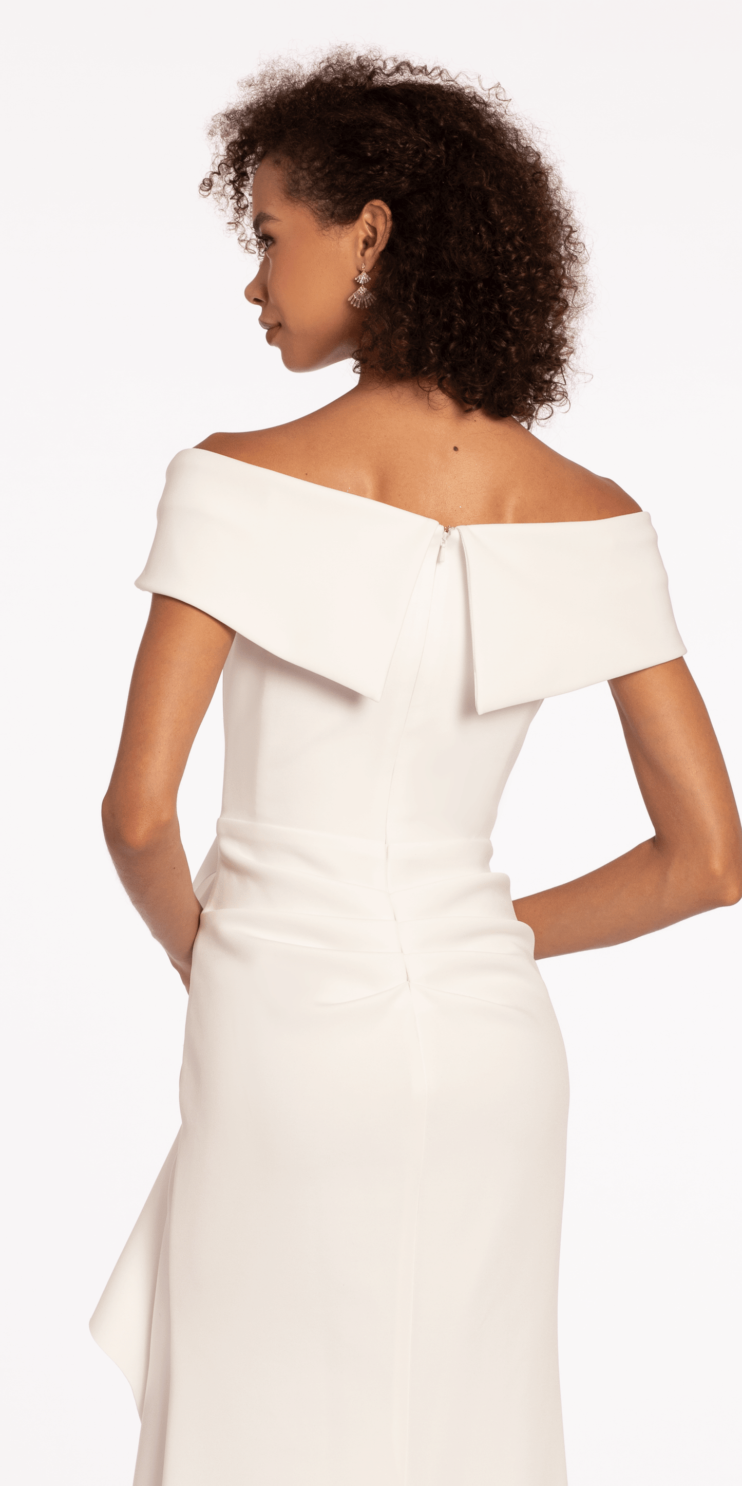 Camille La Vie /Off the Shoulder Scuba Dress with Side Ruffle/ missy /size /4 /ivory/close up back