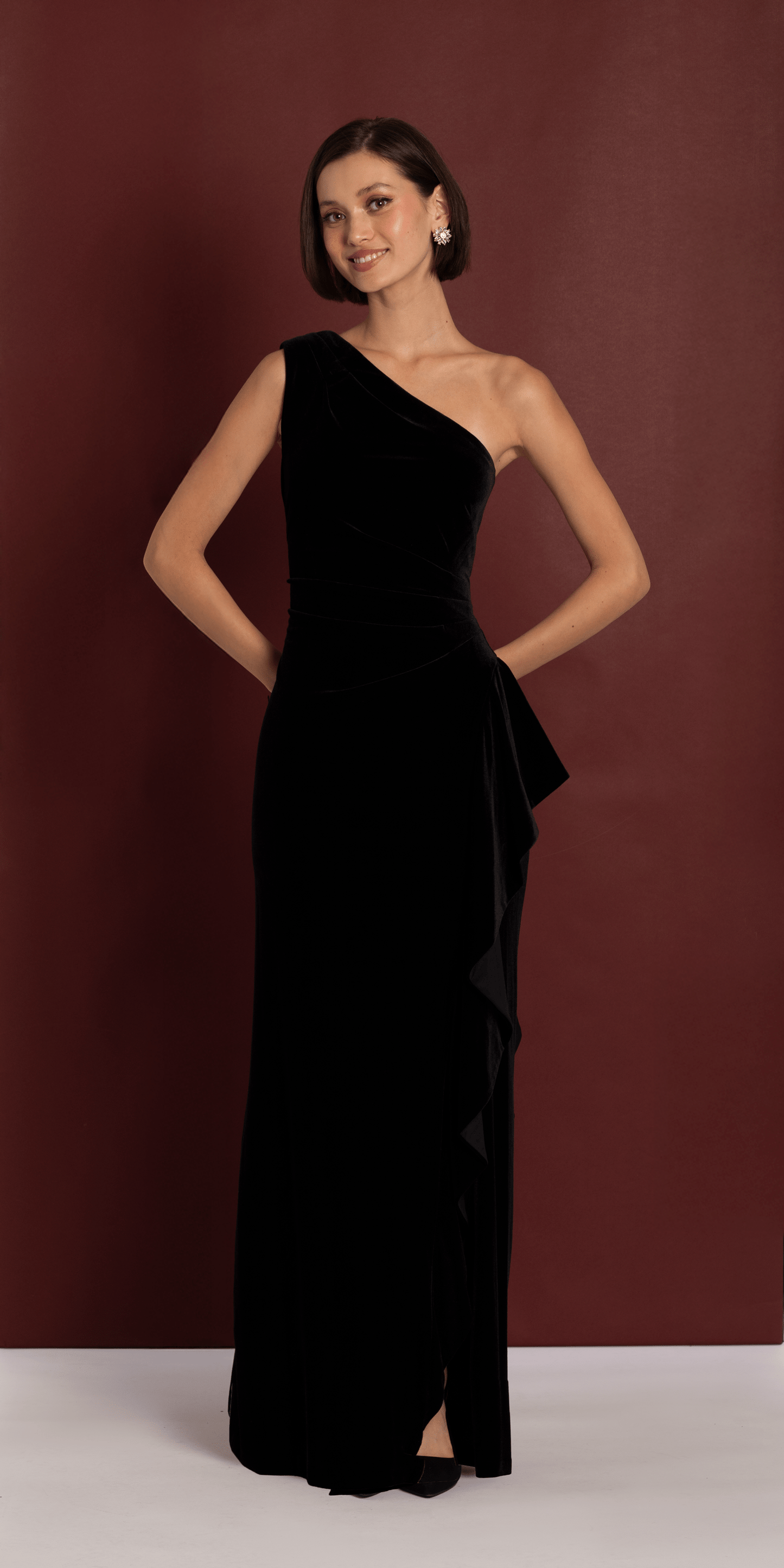 Camille La Vie/ Velvet One Shoulder Column Dress with Side Ruffle/ missy / size/4 / black/front alt