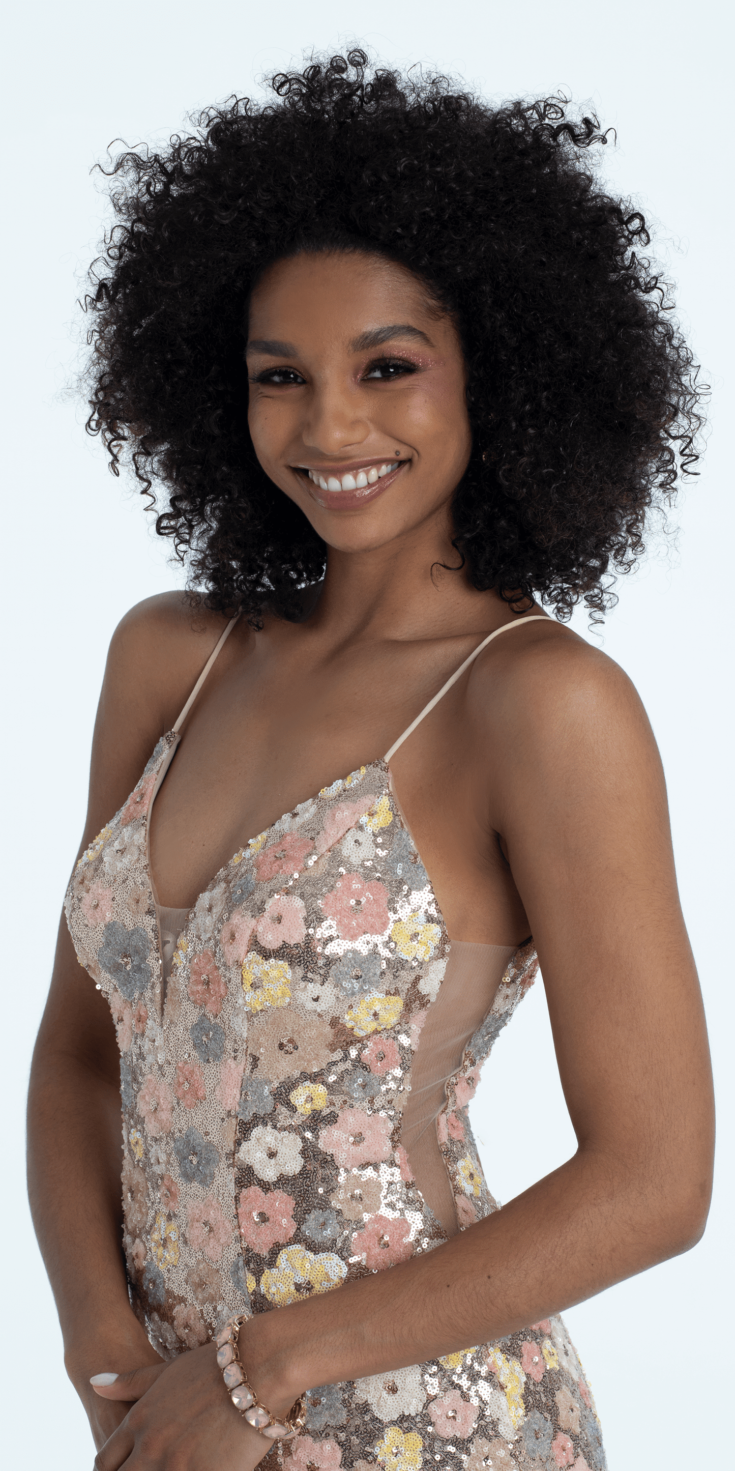Camille La Vie /Plunging Sequin Daisy Lace Up Back Trumpet Dress/ missy /size/ 0/gold/close up