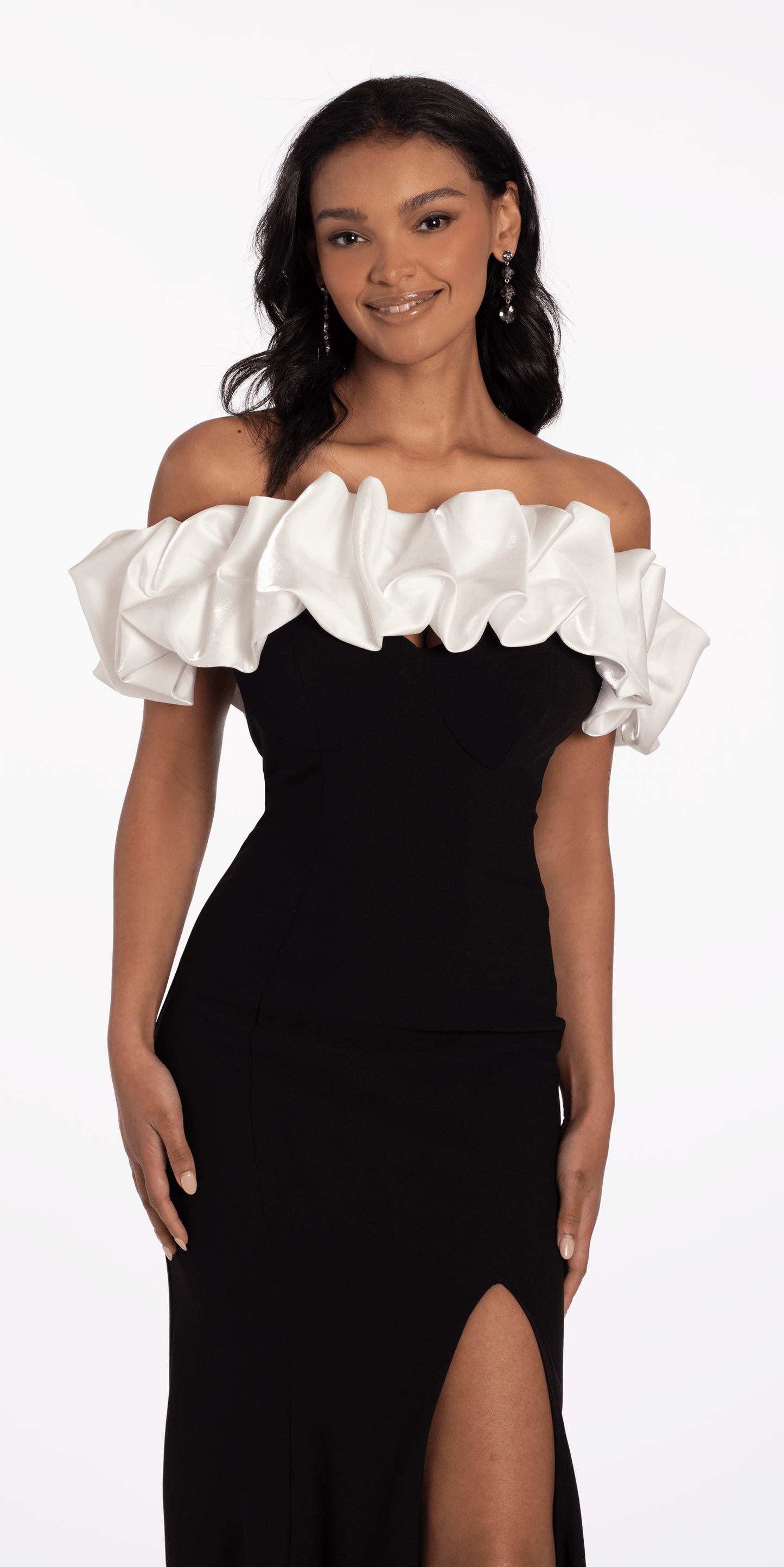 Camille La Vie /Two Tone Ruffle Off the Shoulder Crepe Trumpet Dress missy / size 2 /black-ivory/close up
