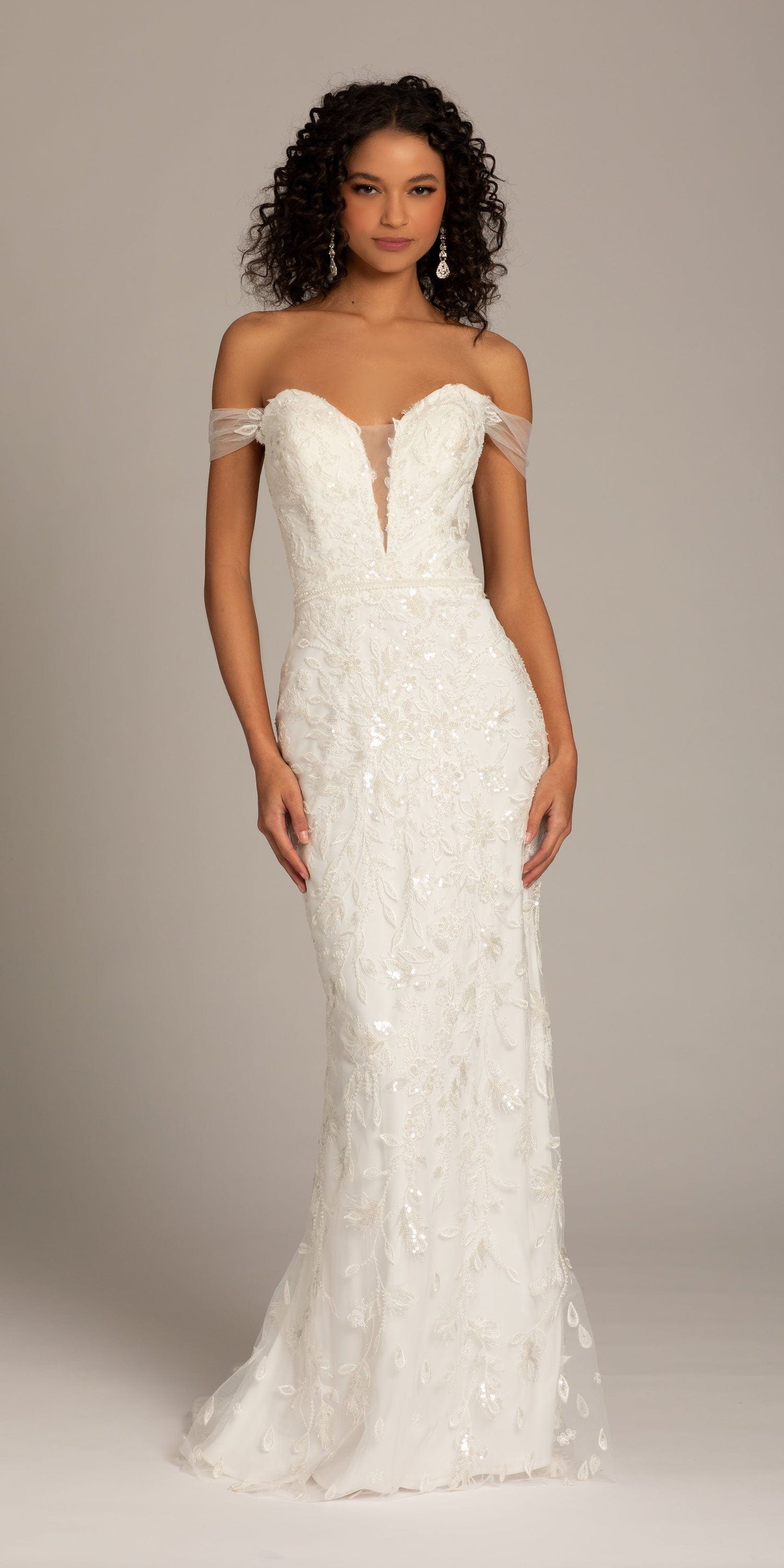 ivory Size 2 missy Camille La Vie Off the Shoulder Tulle Plunging Beaded Trumpet Dress