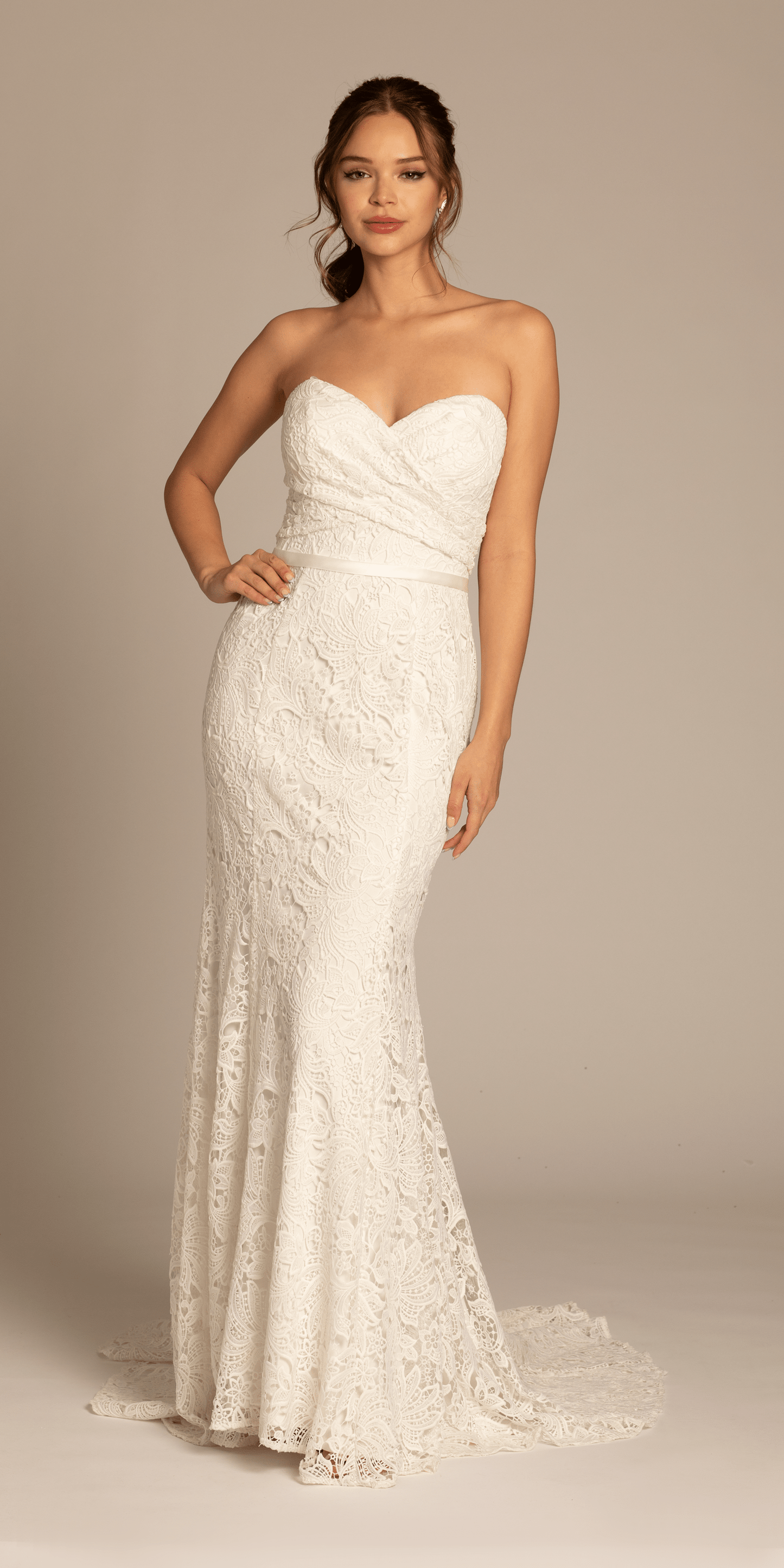 ivory Size 8 missy Camille La Vie Strapless Sweetheart Lace Trumpet Dress with Cris Cross Bodice