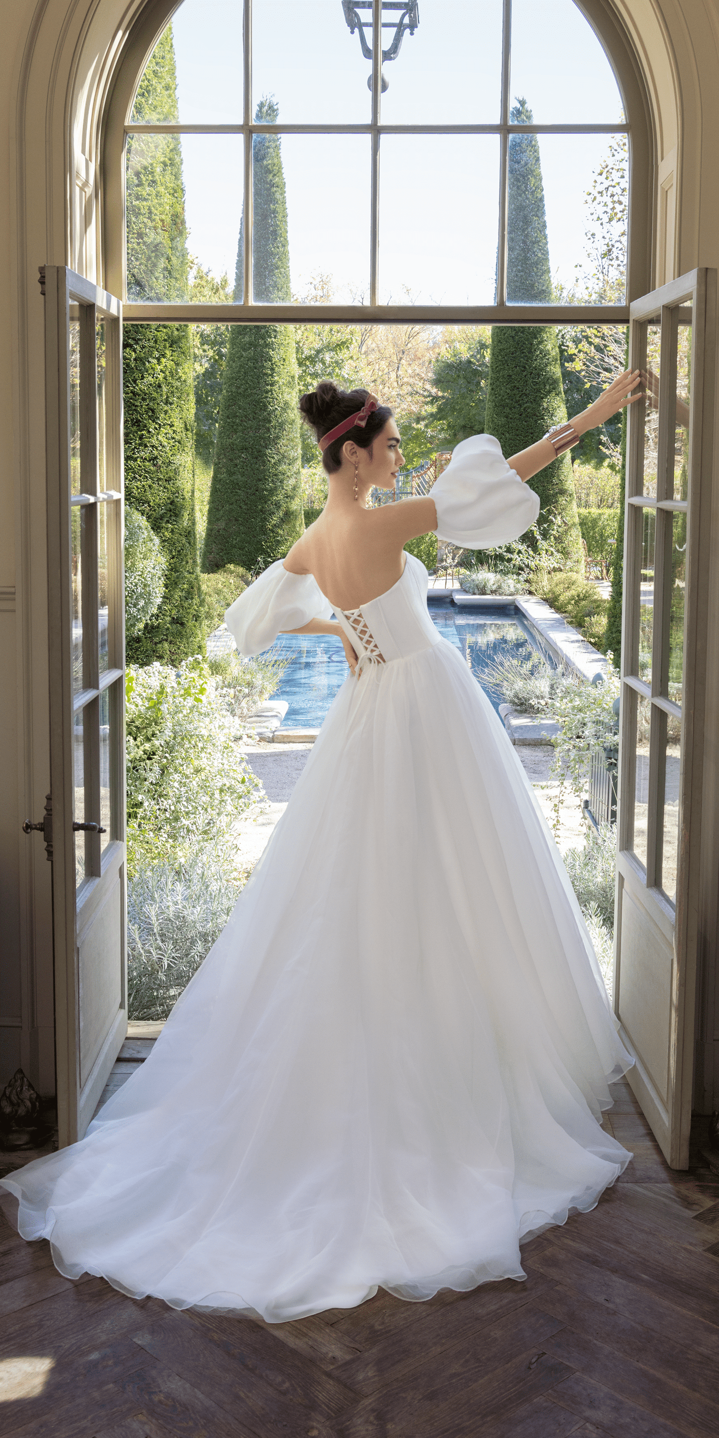 ivory Size 2 missy Camille La Vie Organza Lace Up Back Ballgown with Detachable Sleeves