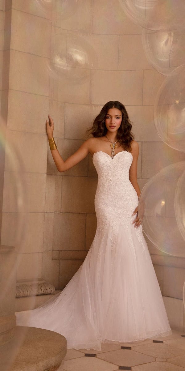 white/ Size 4 /missy /Camille La Vie/ Sweetheart Embroidered Trumpet Dress with Tulle Godets/front
