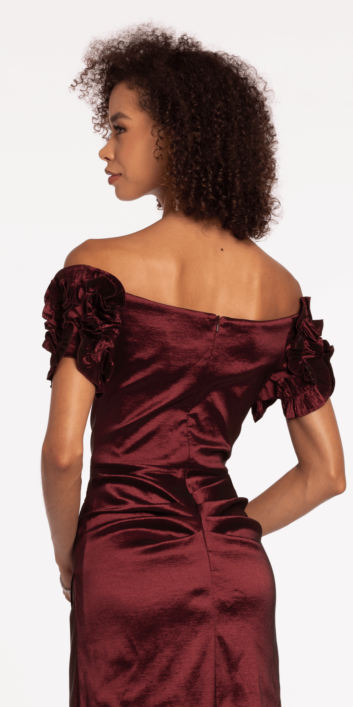 Camille La Vie /Taffeta Ruffle Off the Shoulder Trumpet Dress /missy/ size/ 4 wine /close up back