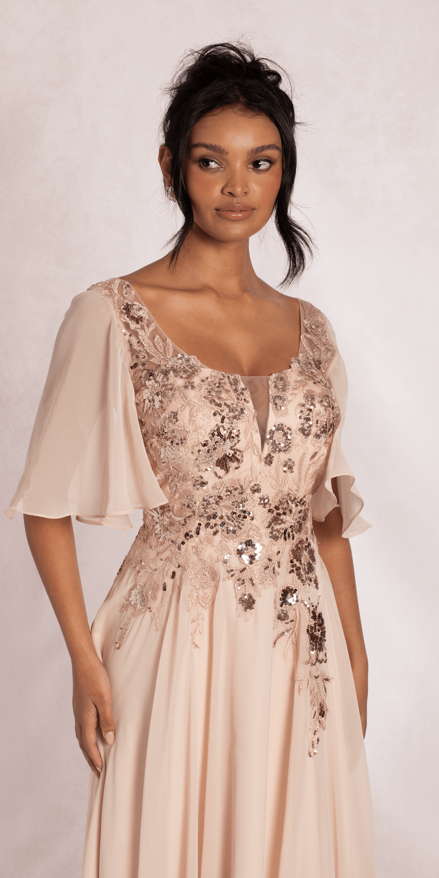 Camille La Vie/ Scoop Neck Chiffon Flutter Sleeve Embroidered A-line Dress missy /size/ 8 / shell/ close up 