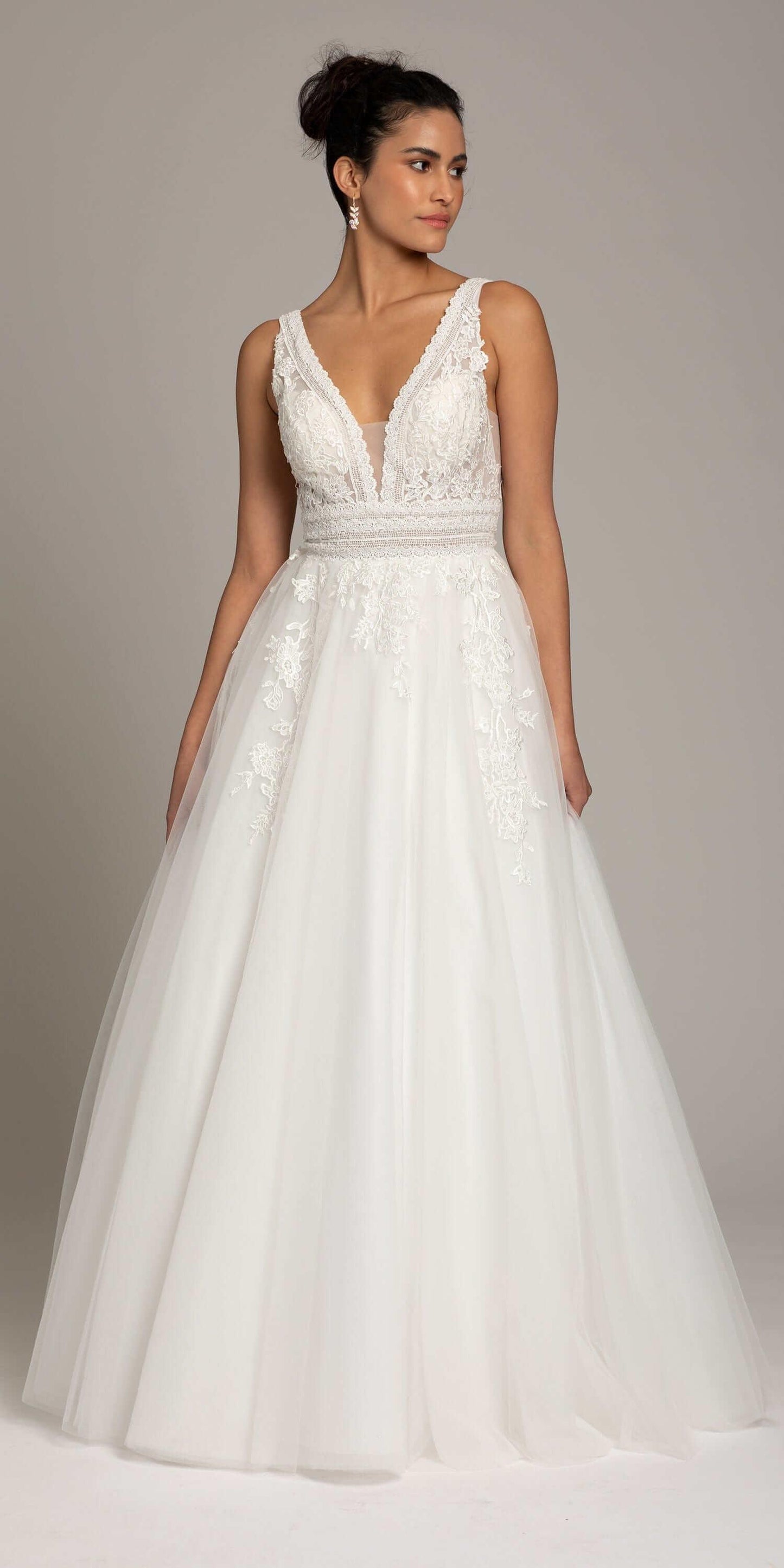 Plunging Crochet Lace V Back Ballgown missy / 8 / ivory