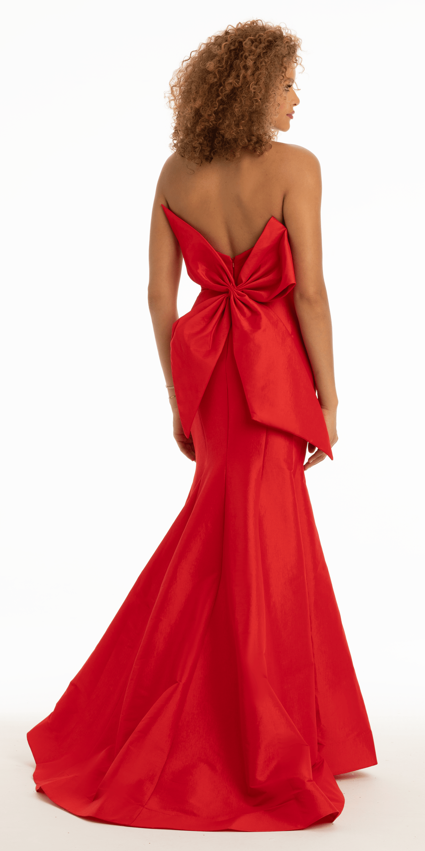 Camille La Vie Strapless Taffeta Mermaid Dress with Back Bow Detail missy / 02 / red